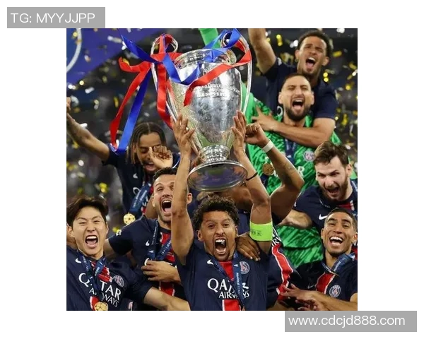 荣耀时刻：足球巨星们的奖项背后与领奖瞬间的精彩集锦